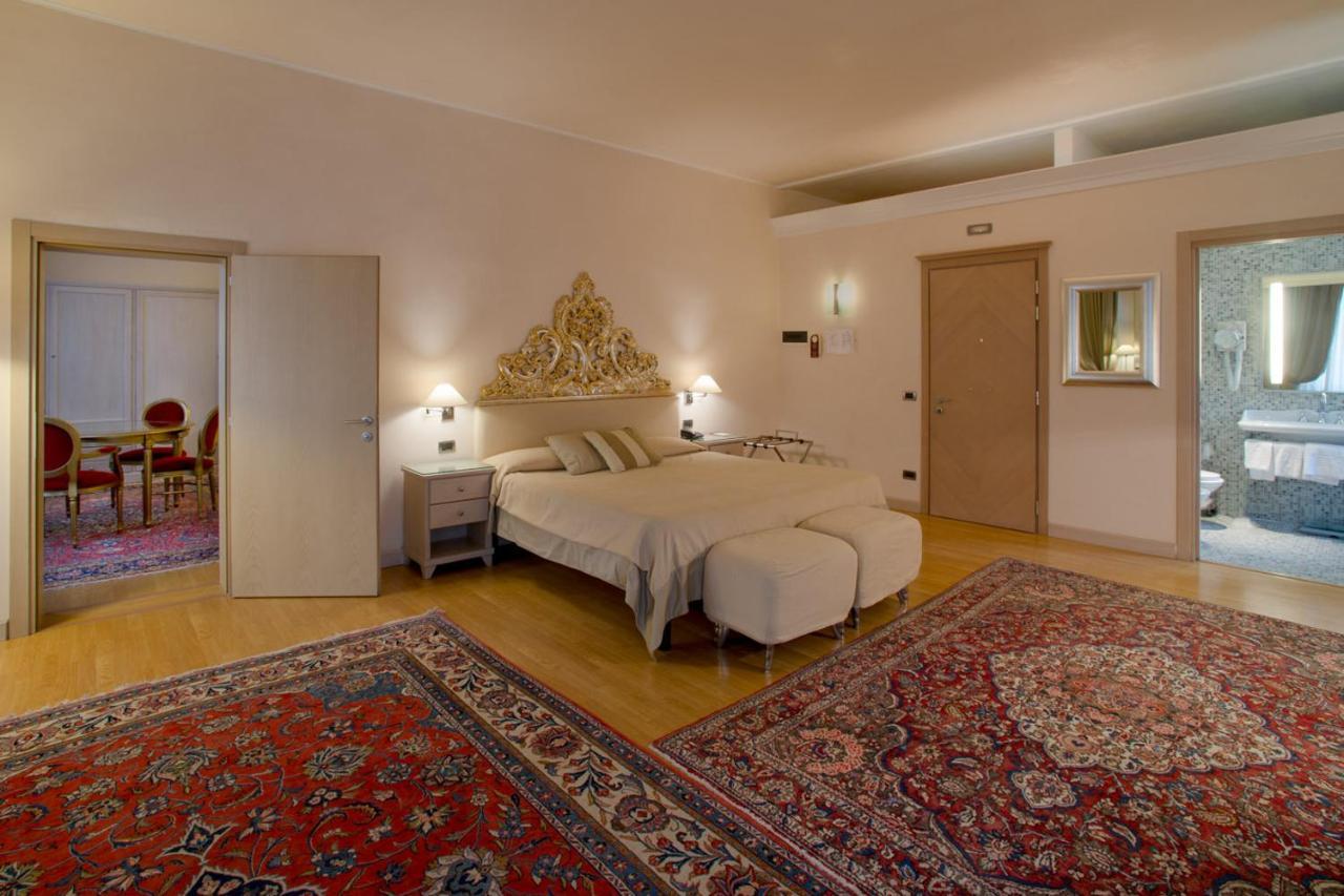Hotel Liassidi Palace Венеция Стая снимка
