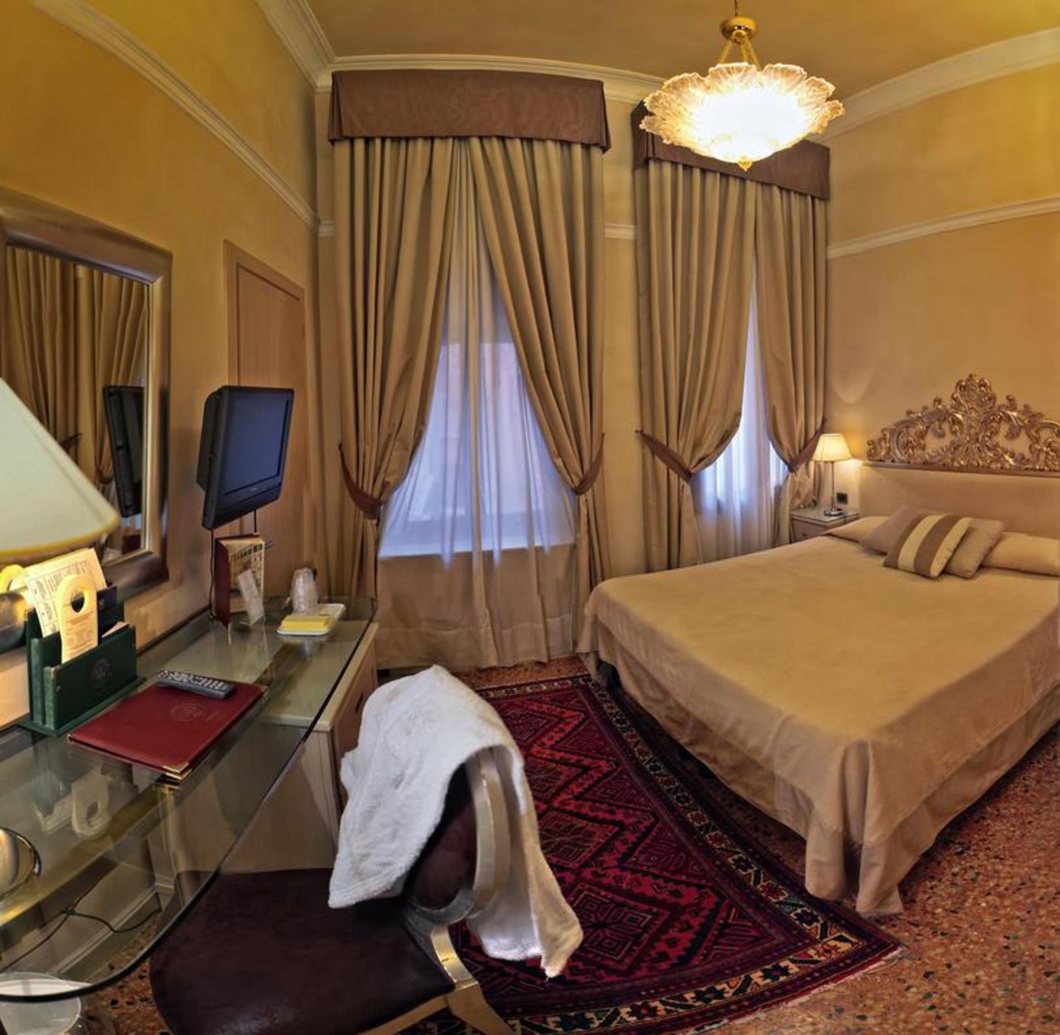 Hotel Liassidi Palace Венеция Стая снимка